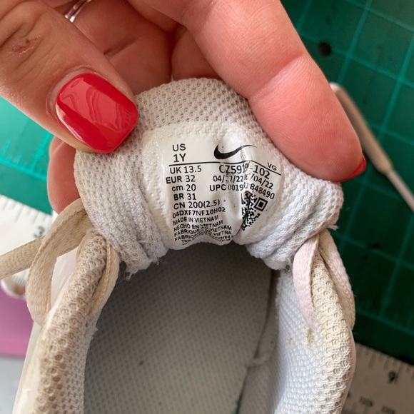 Nike cleats for kids - Picture 2 of 3